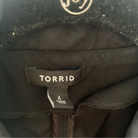 Torrid Deluxe Stretch Ruched Sleeved Blazer (Plus Size) - Picture 4 of 10